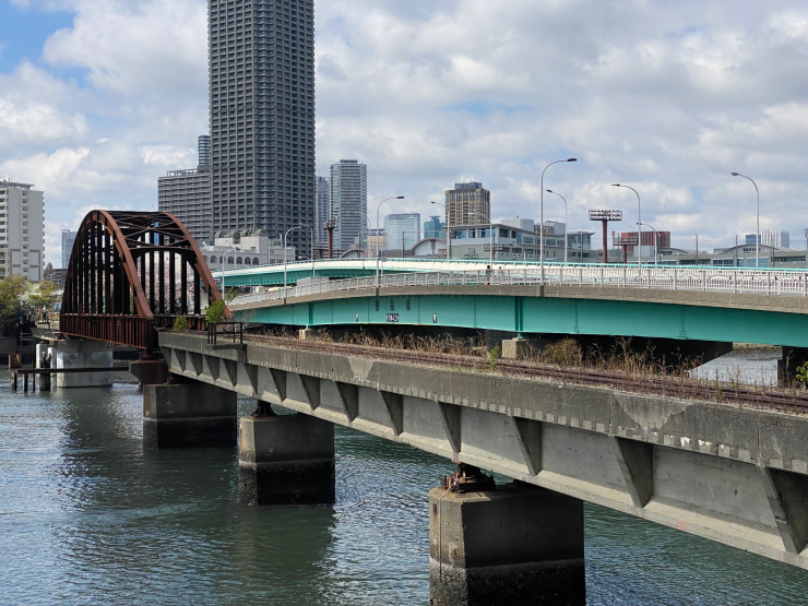 ▲東京都港湾局専用線最大の遺構として残る晴海橋梁｡豊洲と晴海埠頭を結ぶ貨物列車が通った。