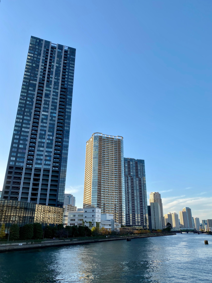 ▲豊洲運河に沿ってタワーマンションが立ち並ぶ。いまや東京を代表する光景の一つとなった。