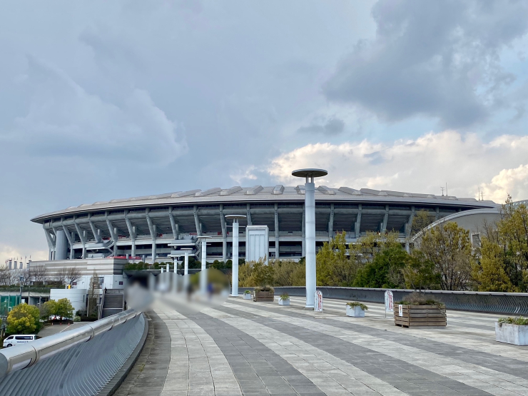 ▲スタジアム自体は新横浜の街中からも近くに見えるが、あまりに大きいのでなかなか近づかないほど。