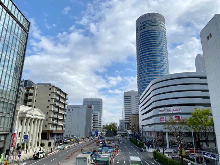 ▲環状2号線と新横浜プリンス。新幹線の窓からよく見えるので、これが見えると「新横浜だ」と感じる方も多いのでは