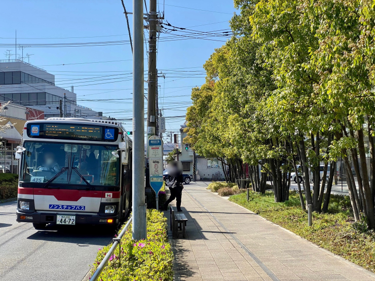 ▲駅からやや離れているため「綱島」からのバス利用も多い(東急バス『綱島SST脇』)