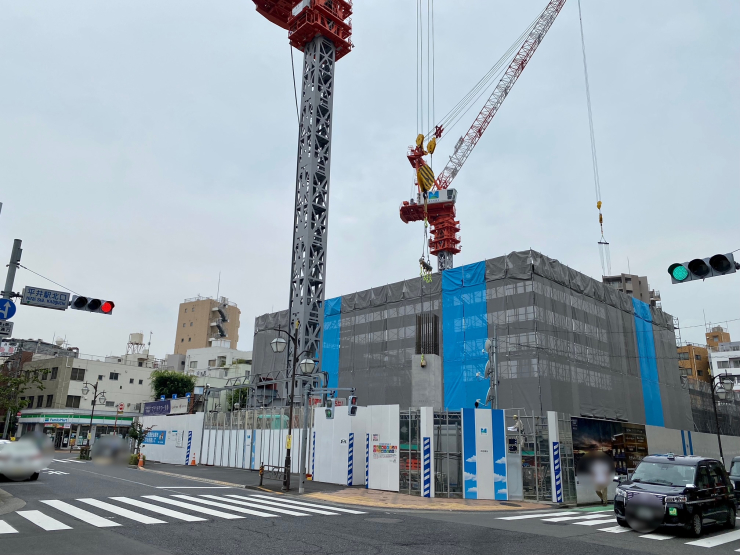 ▲「平井」駅北口目の前で建築中の“プラウドタワー平井”。