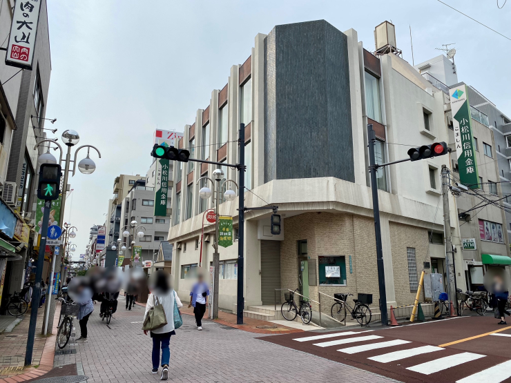 ▲平井駅通り商店街中ほどの小松川信用金庫。信用金庫が単体で成立する街ということがわかる。