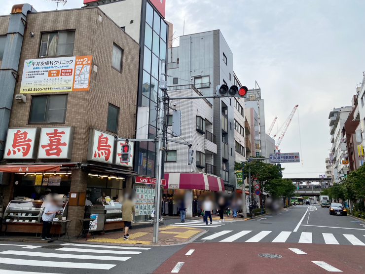 ▲平井駅通り沿いに立地する焼き鳥店。地域住民の生活を支える店舗が多い。