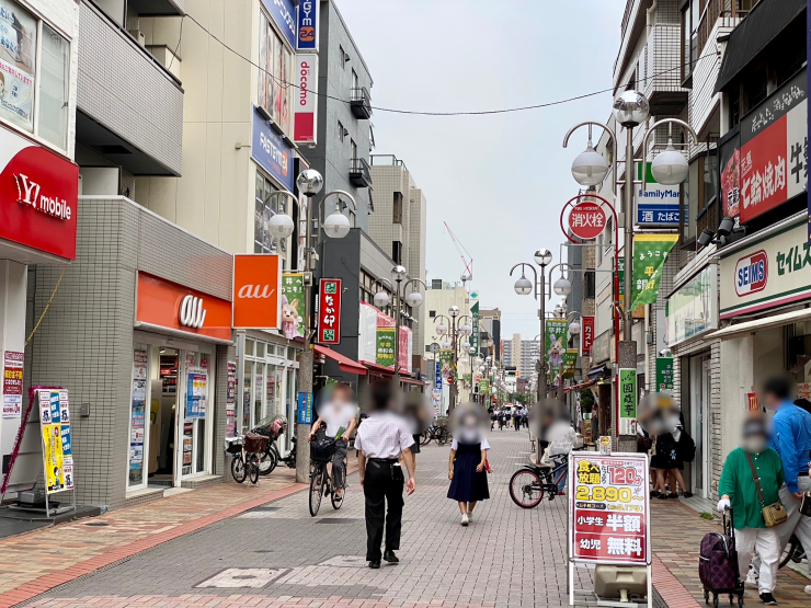▲平井駅通り商店街。人通りも多く、活気がある。