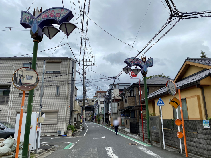 ▲京成線江戸川駅前の商店街。このすぐ右手は江戸川土手で、“小岩御番所町”と呼ばれたのもこの辺り。