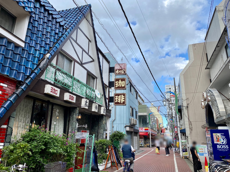 ▲小岩駅北口周辺にはこうしたレトロな喫茶店もまだ健在。2駅隣の「平井」でも喫茶店は多かった。