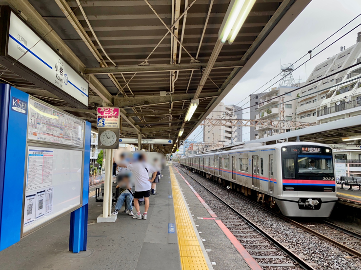 ▲京成小岩駅ホーム。1～4番線まであり、追い抜きが可能な構造。