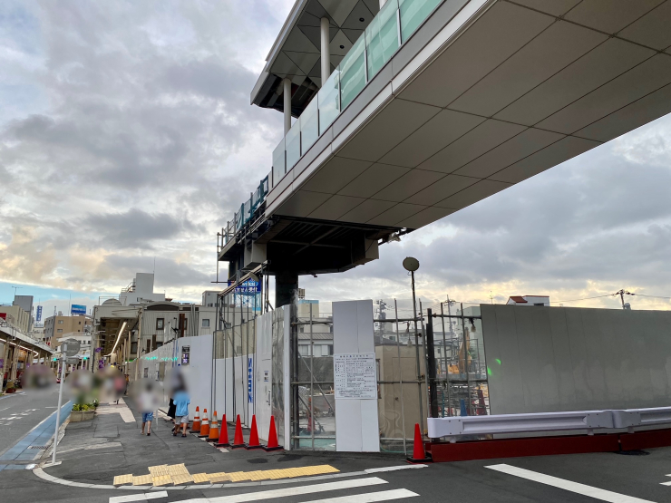 ▲“ファースト”から伸びるデッキはⅢ街区で行き止まりだが、将来的にはこの先へ接続される。