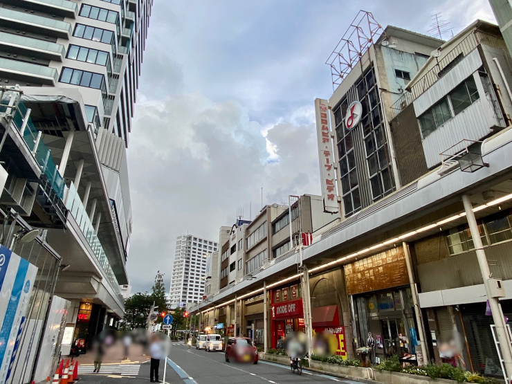 ▲フラワーロード商店街に面する建物では少しずつ立ち退きが進められている