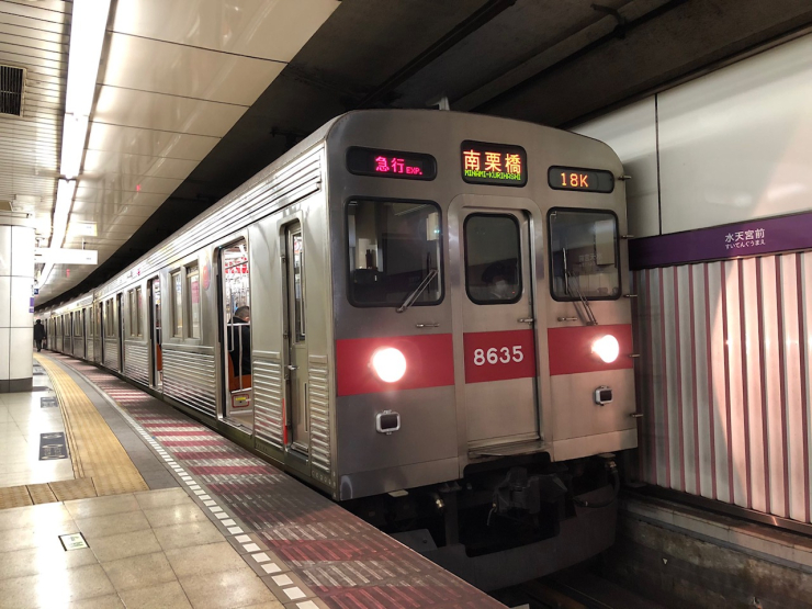 ▲長年にわたり東急田園都市線の主力として走った東急8500系電車(1977-2023)。“金妻”にも登場する