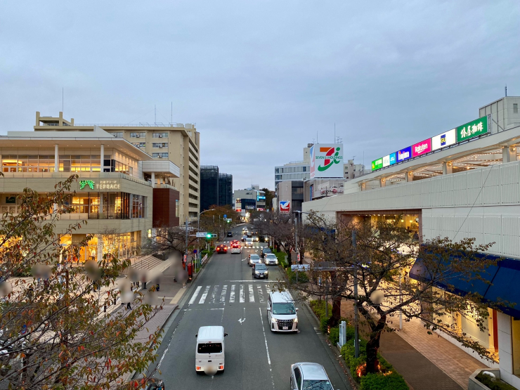 ▲夕暮れの「たまプラーザ」駅北口。東急多摩田園都市の中核として、次世代のまちづくりが進んでいる。