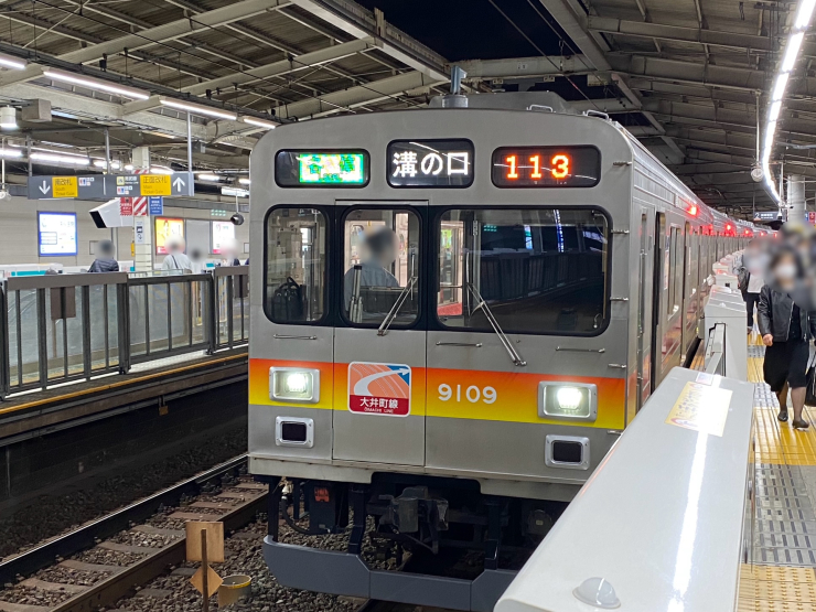 ▲「溝の口」に到着した大井町線「溝の口」行き。僅か2.0kmの複々線化だが、田園都市線混雑緩和に大きな効果を発揮した