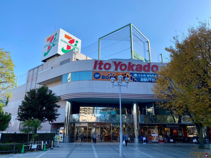 ▲イトーヨーカドー溝ノ口店。屋上はテニスクラブとなっており、3面のコートがある。地域に根差した存在だ