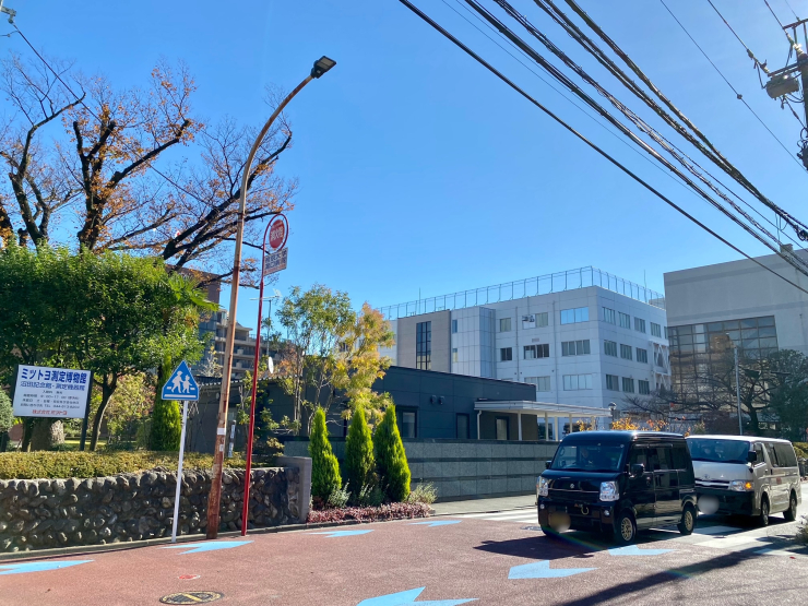 ▲測定機器メーカー・ミツトヨの本社工場。博物館も併設し、溝の口の“ものづくり”を代表する社の一つ。