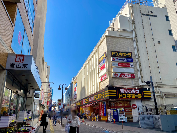 ▲ドン・キホーテ溝ノ口店。溝の口で最も賑やかな“ポレポレ通り”に面し、買物客が数多く行き交う。