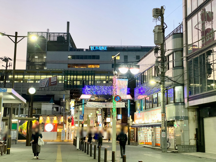▲東口駅前広場から見た北千住駅東口。広場と駅の間にツインタワーが建つ日も、そう遠くはない。