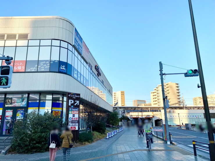 ▲「千住大橋」駅前と､商業施設“ポンテポルタ千住”。駅前に大型商業施設が立地し、非常に便利。