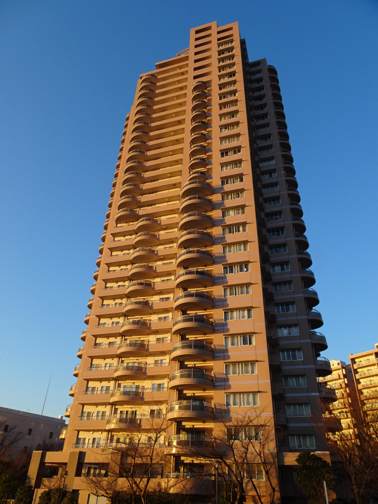 ▲シテヌーブ北千住30。隅田川を見渡す位置に建ち、平均専有面積の広さからバブル期を象徴する存在の一つ。