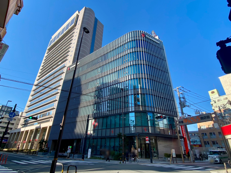 ▲芸大の西側に隣接する「あだち産業芸術プラザ」「東京芸術センター」。旧･足立区役所を再開発した施設。