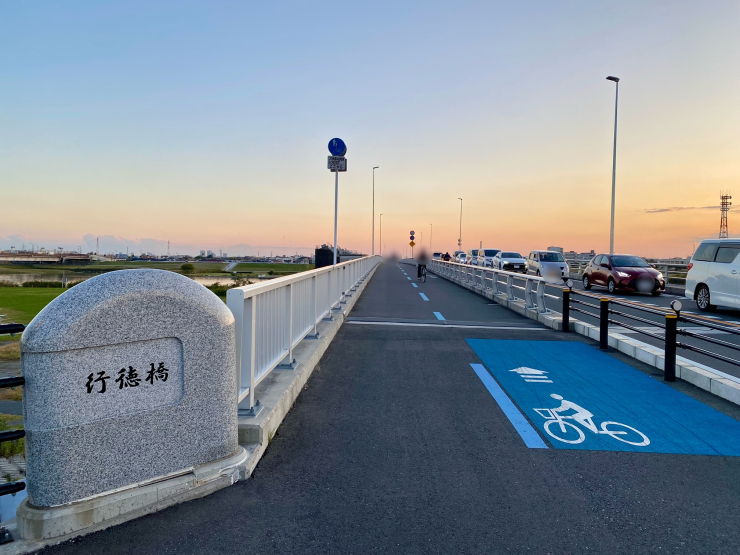 ▲市川市中心部と行徳地区を結ぶ行徳橋。この橋が跨ぐ江戸川放水路は、明治まで存在しなかった。