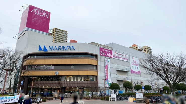 ▲「稲毛海岸」駅前の大型商業施設“マリンピア”。イオン稲毛海岸店を中核とし、今なお海浜ニュータウンの中心的な存在。