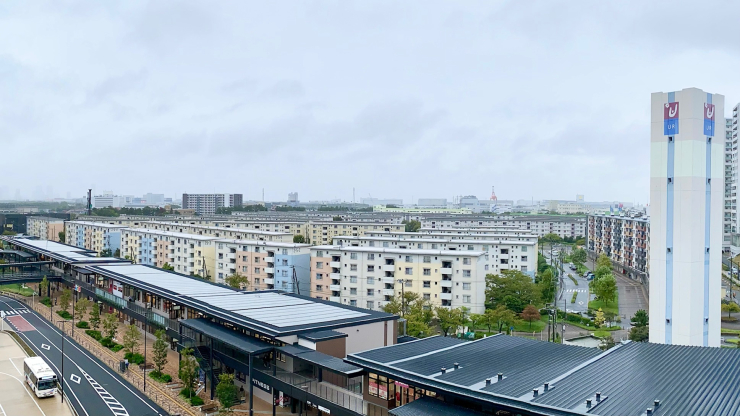▲若松団地の全景。時代に応じて外壁が塗りなおされているものの、基本は50年以上変わらない。