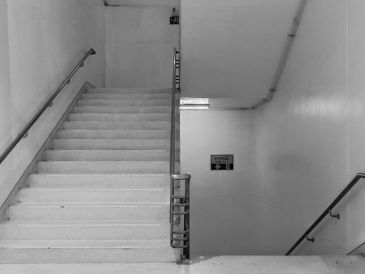 階段通路誘導灯とは?