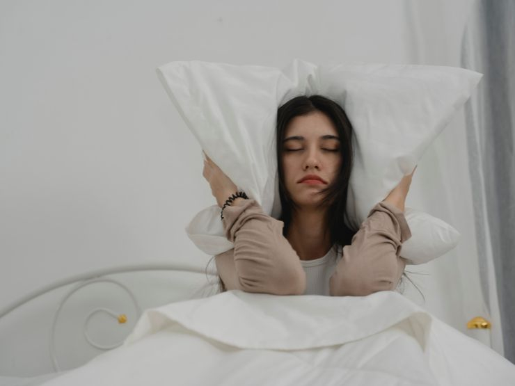 マンションで上下階・隣部屋に音が伝わる仕組みとは？