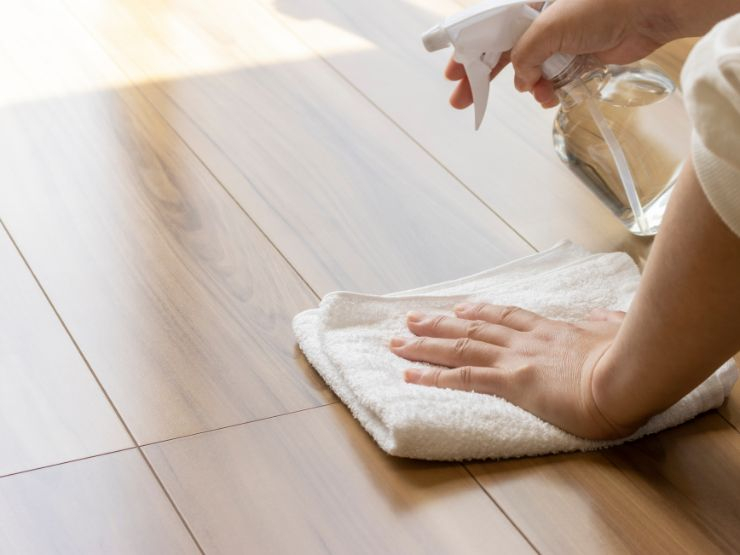 フローリングのカビはもう怖くない！原因から除去、徹底予防まで完全ガイド