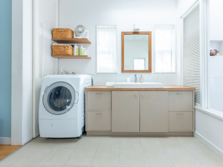 水気や湿気を乾拭きで除去する