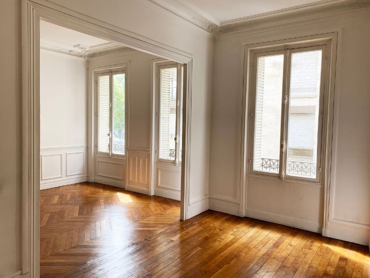 フロアコーティングを専門業者に依頼する