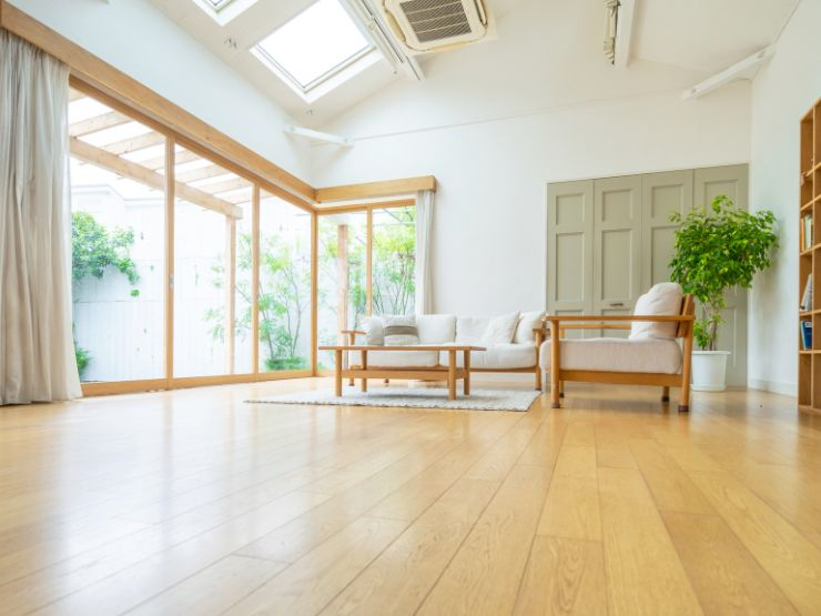 フローリングが滑る原因は？すぐできる滑り止め対策を徹底解説