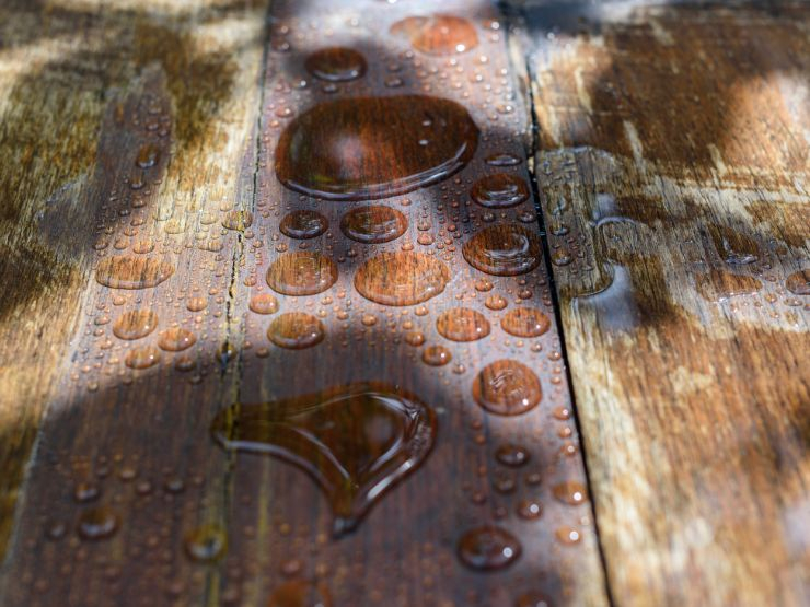 水漏れや飲みこぼしなどの水分