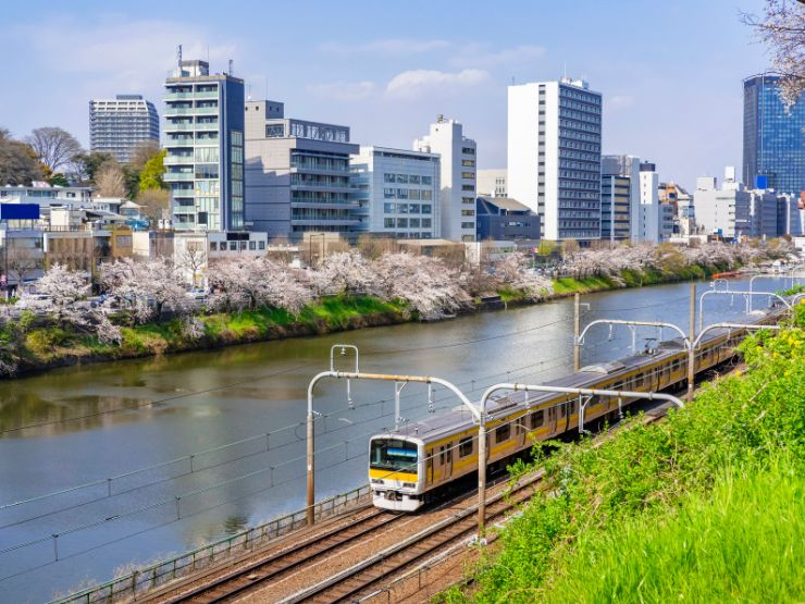 成城学園前エリアの交通アクセス｜急行停車と千代田線直通の快適さ