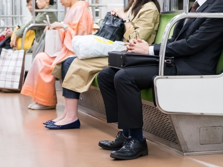 河辺駅の交通アクセス｜始発電車と中央線直通の強み