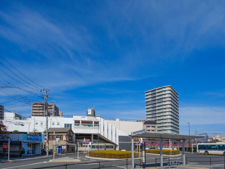 つつじヶ丘駅の住みやすさ！急行停車で新宿20分、文教エリアで叶える緑豊かなファミリーライフ
